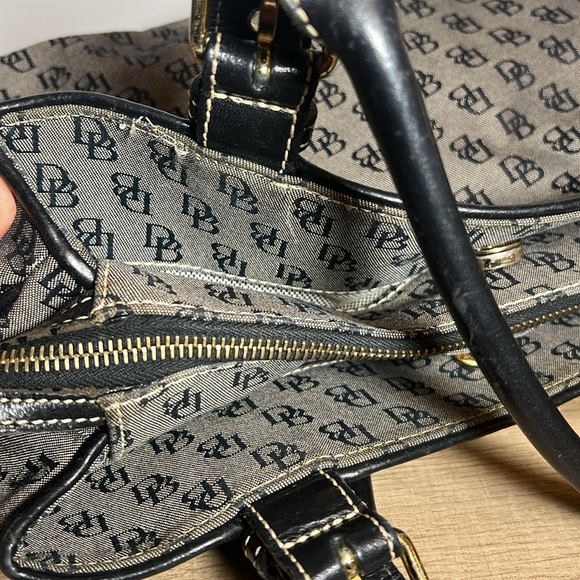 Dooney and Bourke signature shoulder bag - Picture 11 of 17